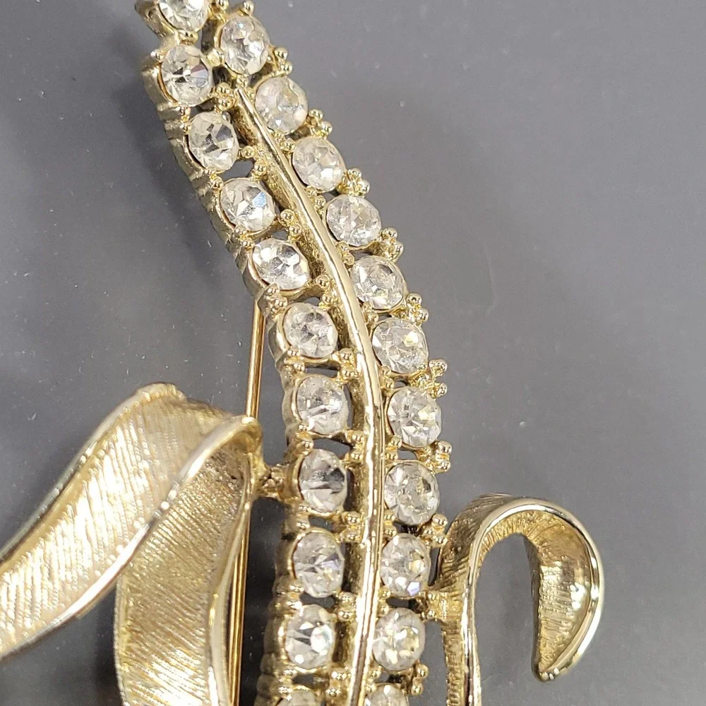 Sarah Coventry Vintage Gold Tone Rhinestone Corn Brooch‎ and Clip Earring Set